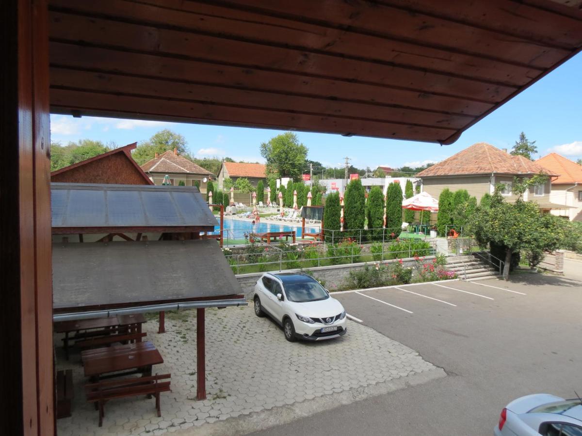 Pensiunea Cetina Brad (Hunedoara) Exterior foto